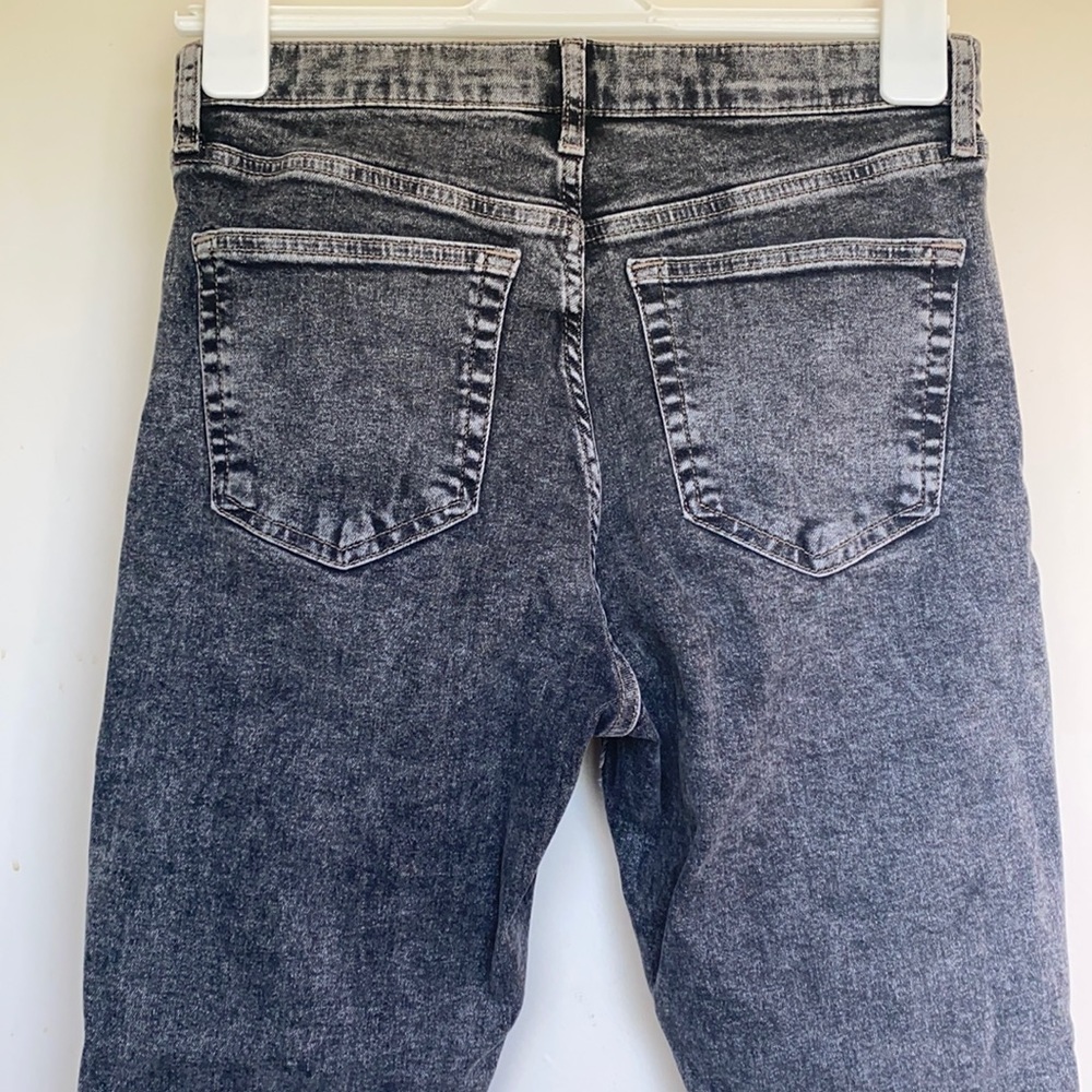 grey skinny jeans